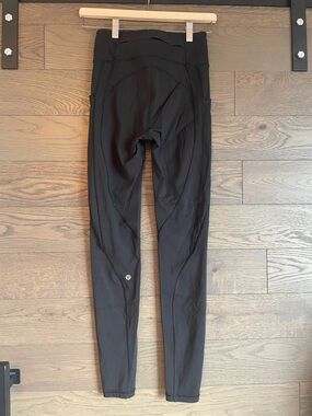 Lululemon Black High-Rise Tight with side pockets